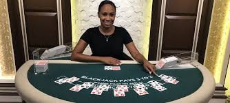 Studio Live Casino arizona88 dengan dealer profesional di meja baccarat
